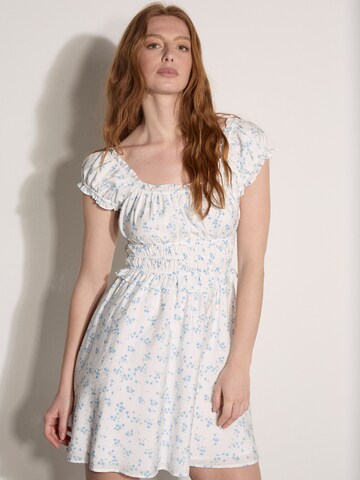 Robe ' ' Apricot en beige : devant