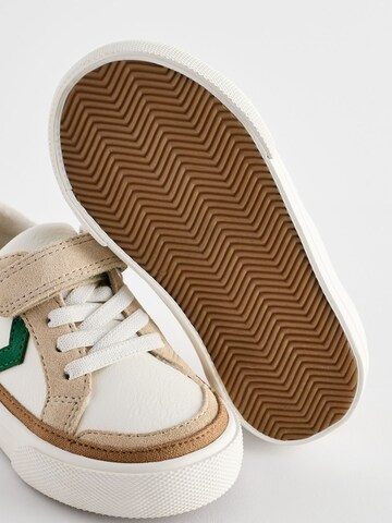 Baskets Next en blanc