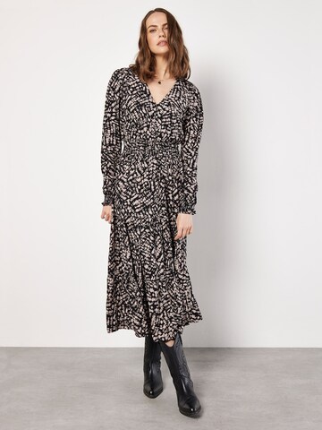 Robe ' ' Apricot en noir