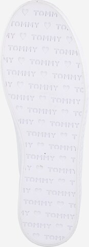 TOMMY HILFIGER Regular Matalavartiset tennarit 'Foxie' värissä valkoinen