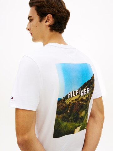 Tricou de la TOMMY HILFIGER pe alb