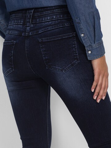 Slimfit Jeans di bonprix in blu