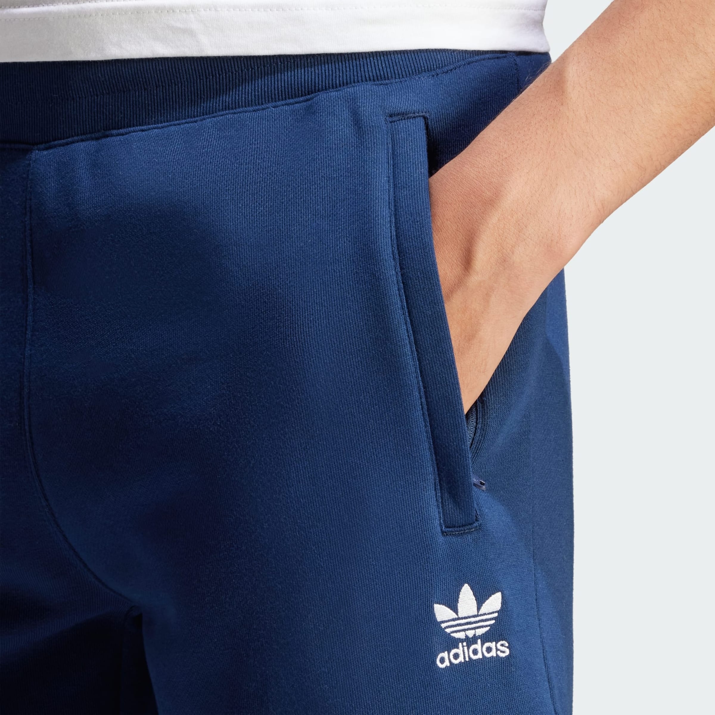 ADIDAS ORIGINALS Tapered Cargo trousers Trefoil Essentials in Blue ABOUT YOU