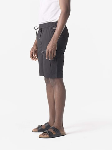 KOROSHI Regular Cargobyxa i svart
