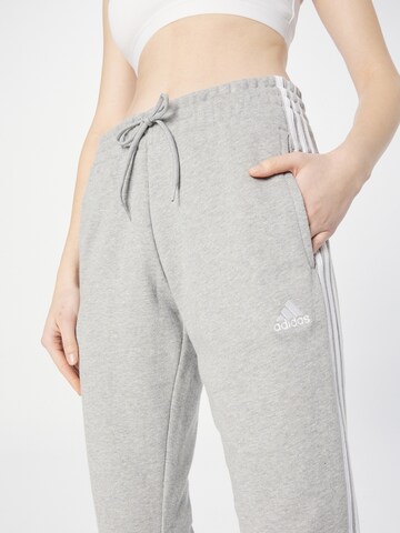 ADIDAS SPORTSWEAR Tapered Sportbroek 'Essentials' in Grijs