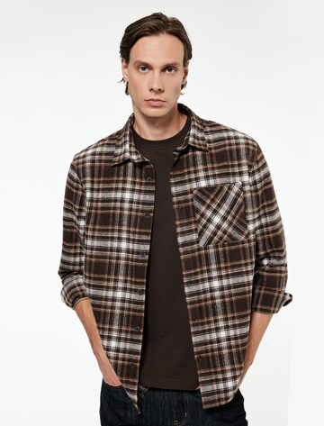 Koton Regular Fit Hemd in Braun: Vorderseite