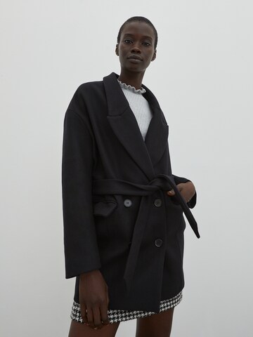 EDITED Between-Seasons Coat 'Josefa' in Black: front