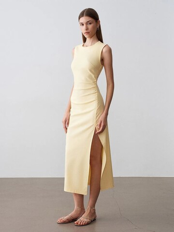 Rochie 'Midi' de la Dilvin pe galben