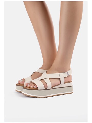 INUOVO Sandals in Beige