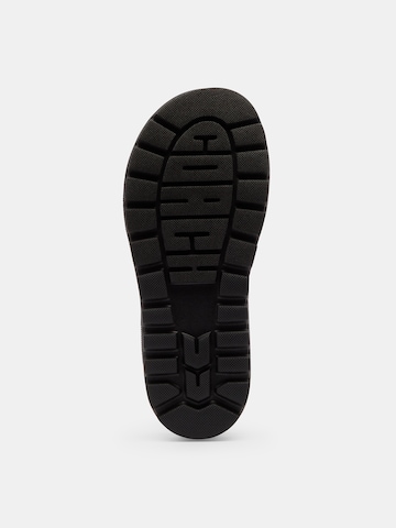 Sandale de la COACH pe bej