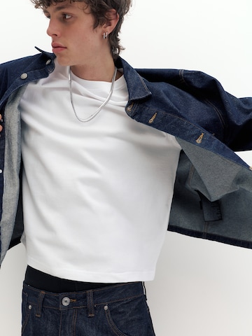 Tricou de la Pull&Bear pe alb