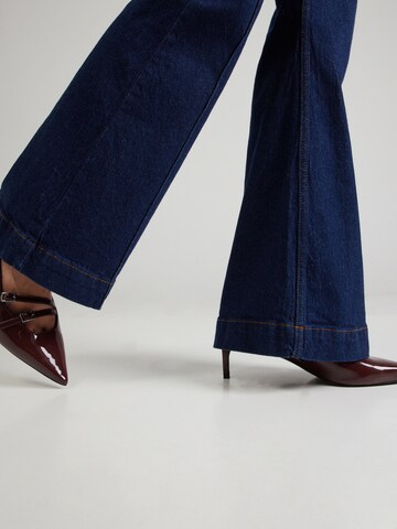 Daahls by Emma Roberts exclusively for ABOUT YOU Flared Jeans 'Lola' in Blue