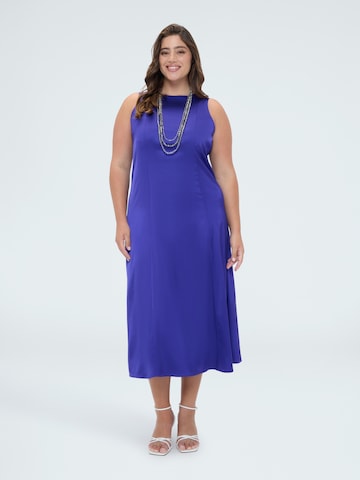 Abito di Fiorella Rubino in blu: frontale