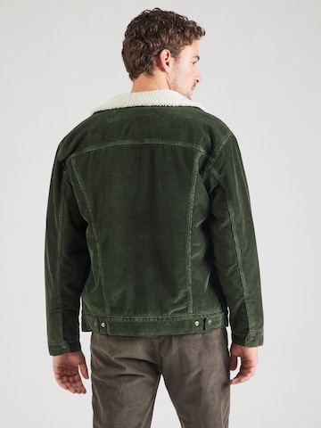 LEVI'S ® Демисезонная куртка 'Relaxed Fit Sherpa Trucker Jacket' в Зеленый