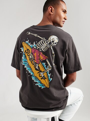 T-Shirt 'Outdoor Narrative' Superdry en gris : devant