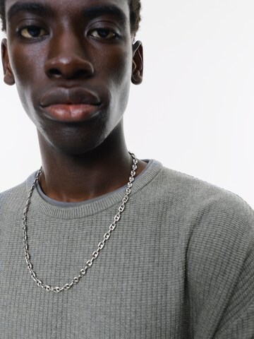 Pulover de la Pull&Bear pe gri