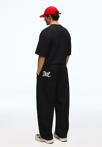 Bershka Wide Leg Bukser med lægfolder i sort