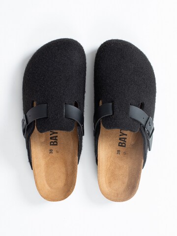 Bayton Clogs in Black