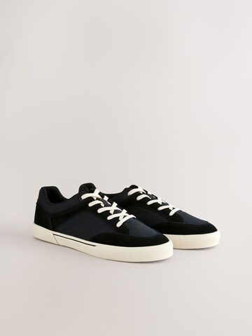 Next Låg sneaker i svart