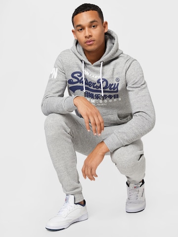 Superdry - Sweatshirt em cinzento