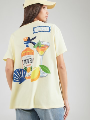 PIECES - Camiseta 'PCALIFI FASTTRACK' en beige: frente