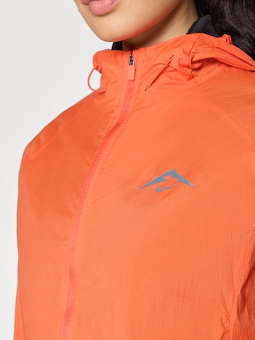 NIKE Sportovní bunda – červená