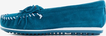 Minnetonka - Mocassins 'Kilty' em azul: frente