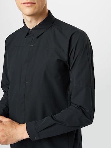 OAKLEY - Ajuste regular Camisa funcional en negro