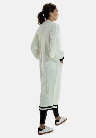 Cappotto in maglia di Elara in bianco