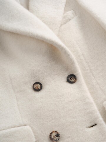 Vulto Winter Coat 'White Alpaca Double-Breasted Coat' in White