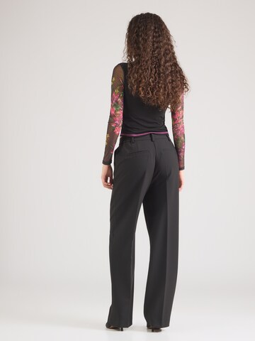 Peppercorn regular Παντελόνι με τσάκιση 'Gina' σε μαύρο