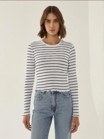 Hiccup Shirt in White: front