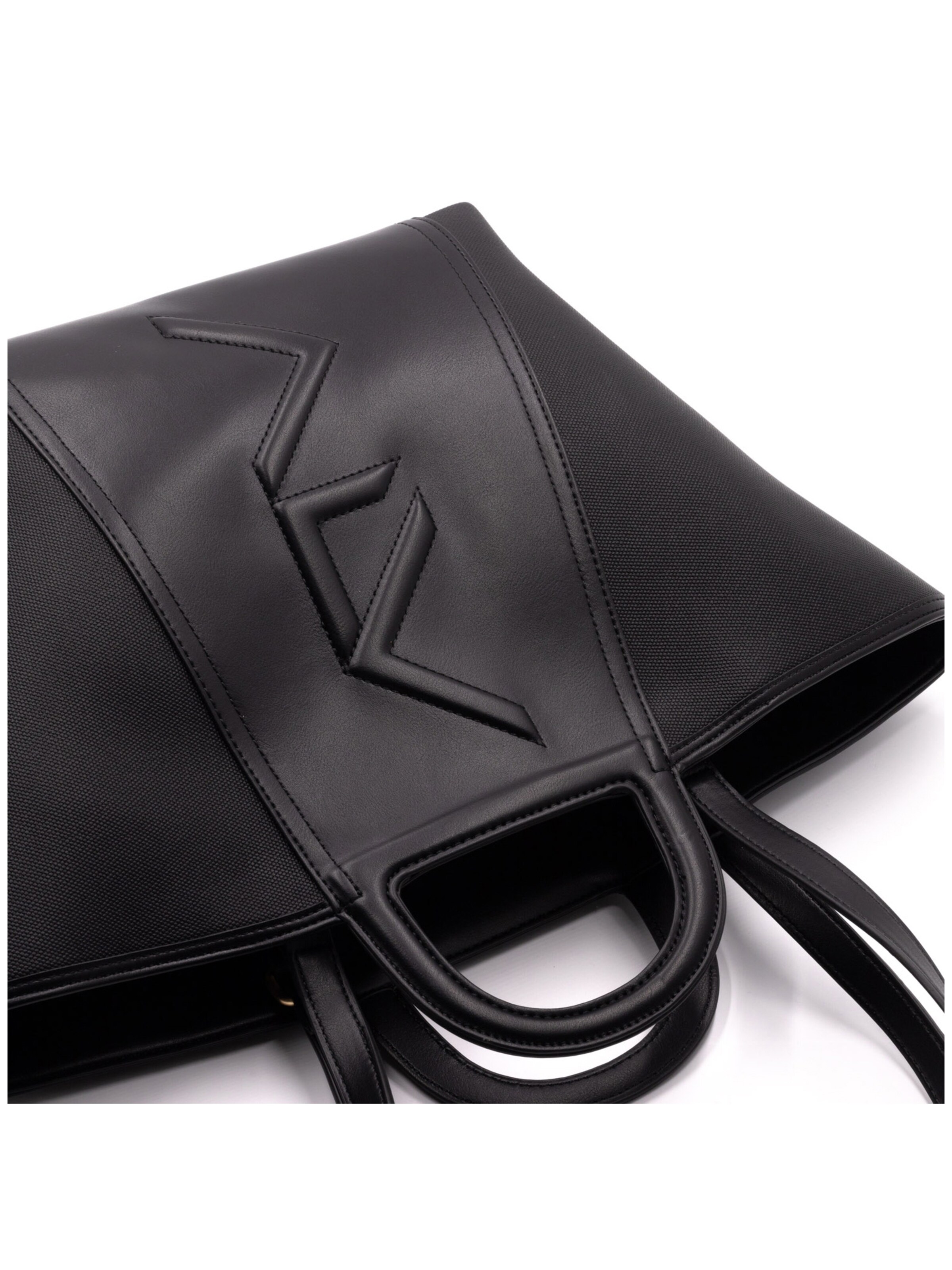 Borsa a spalla 'Borsa a Spalla Donna ALV Polyurethane con Zip e Tracolla Rimovibile' di ALV By Alviero Martini in nero