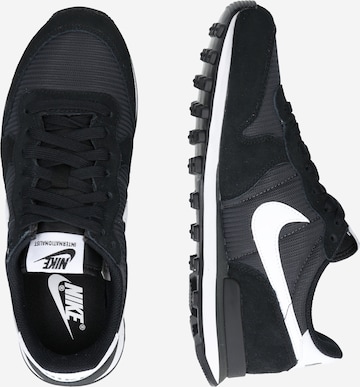 Nike Sportswear - Sapatilhas baixas 'Internationalist' em preto