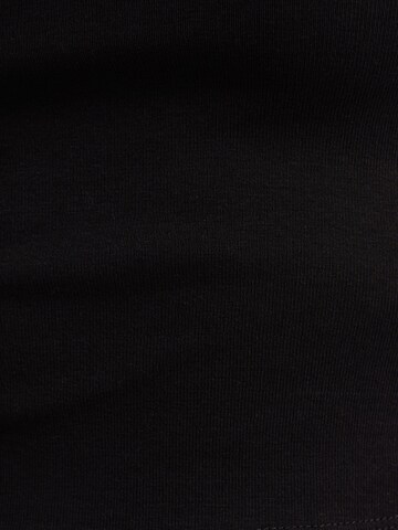 Tricou de la Bershka pe negru