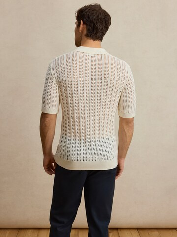 DAN FOX APPAREL Тениска 'Jean' в бяло