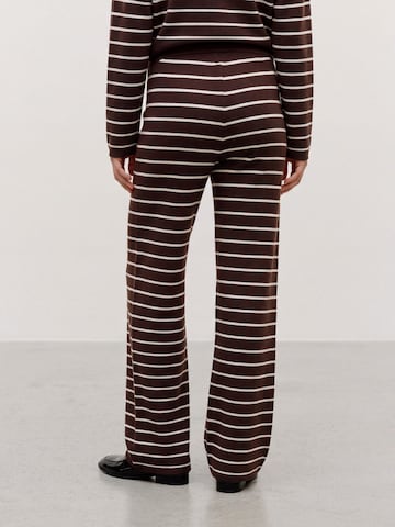 Regular Pantalon 'Rina' MAMALICIOUS en marron