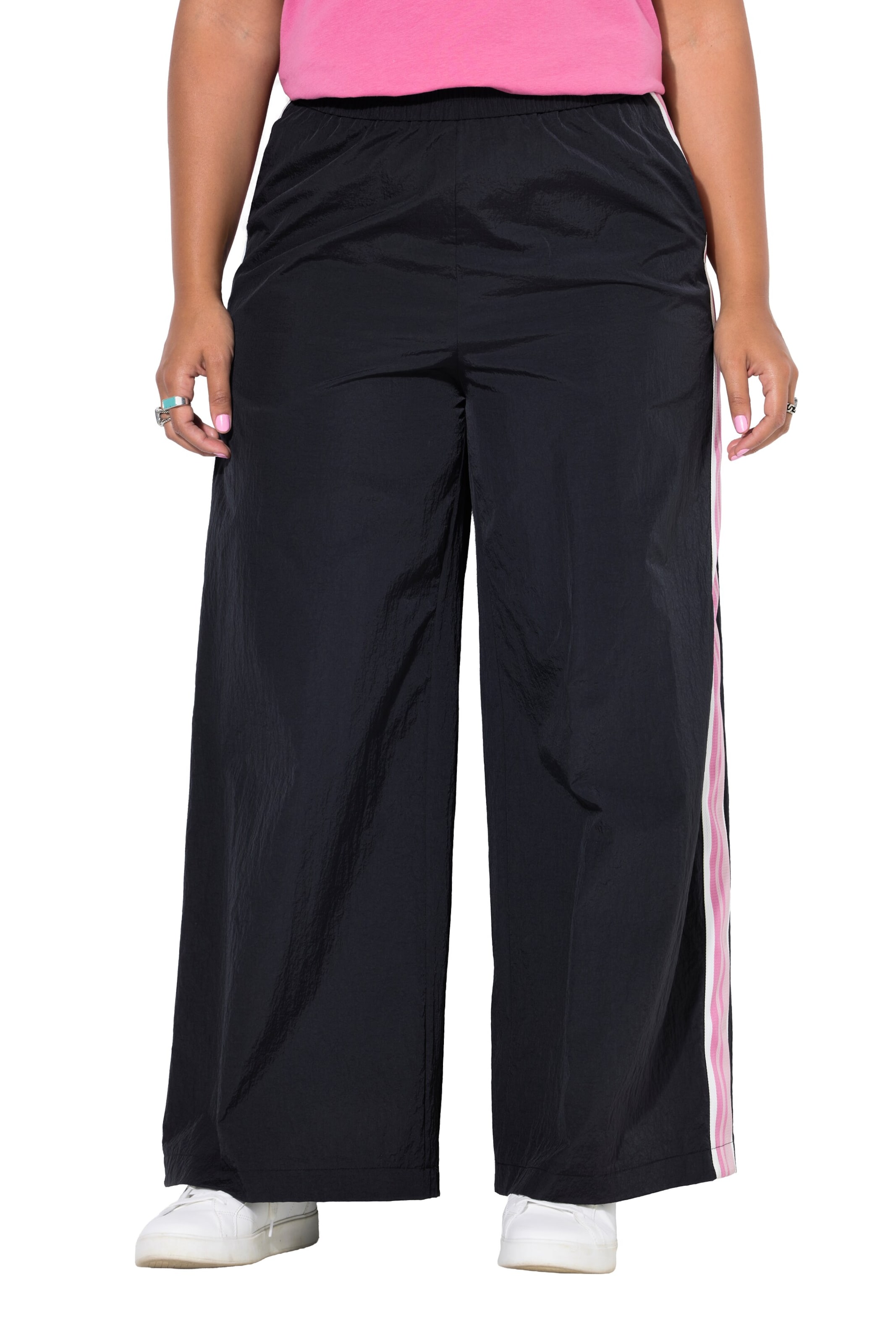 Studio Untold Wide leg Trousers in Black: front