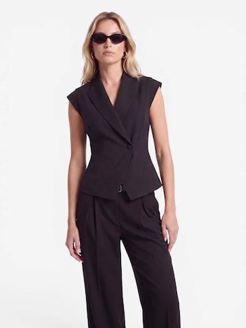 millane Vest in Black: front