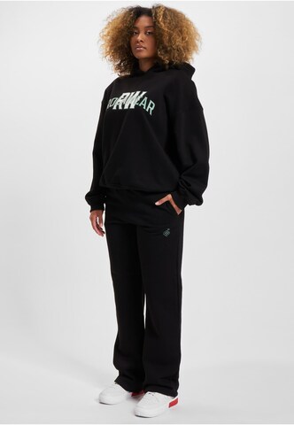 ROCAWEAR Joggingpak in Zwart: voorkant