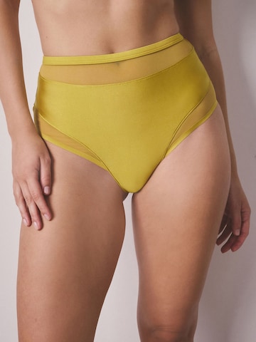 Next Slip in Beige: voorkant