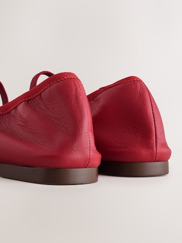 Ballerina con cinturino 'Forever Comfort' di Next in rosso
