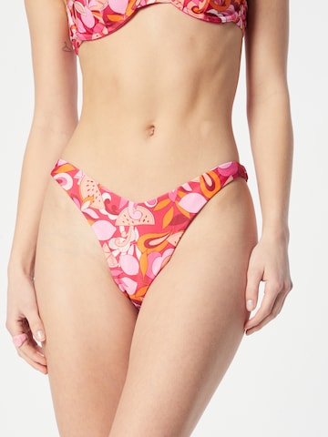 Slip costum de baie 'Miami' de la Hunkemöller pe roz: față