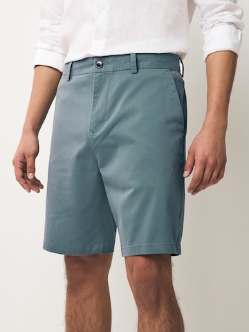 Next Regular Chinohose in Blau: Vorderseite