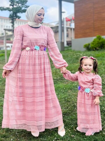 MODAMIHRAM Jurk in Roze: voorkant