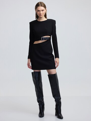 Robe fourreau Ipekyol en noir : devant
