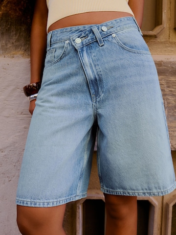 Wide leg Jeans de la Bershka pe albastru