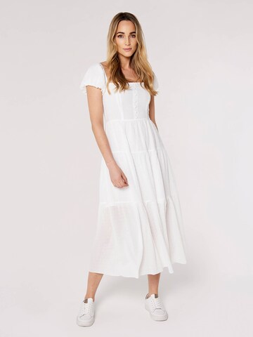 Robe Apricot en blanc