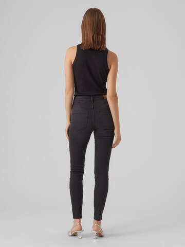 VERO MODA Skinny Farkut 'Sophia' värissä musta