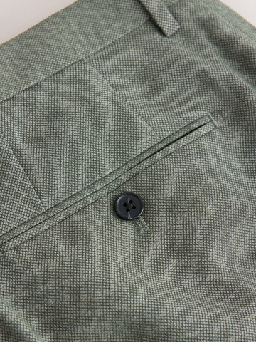 Slimfit Pantaloni cu dungă de la Next pe verde